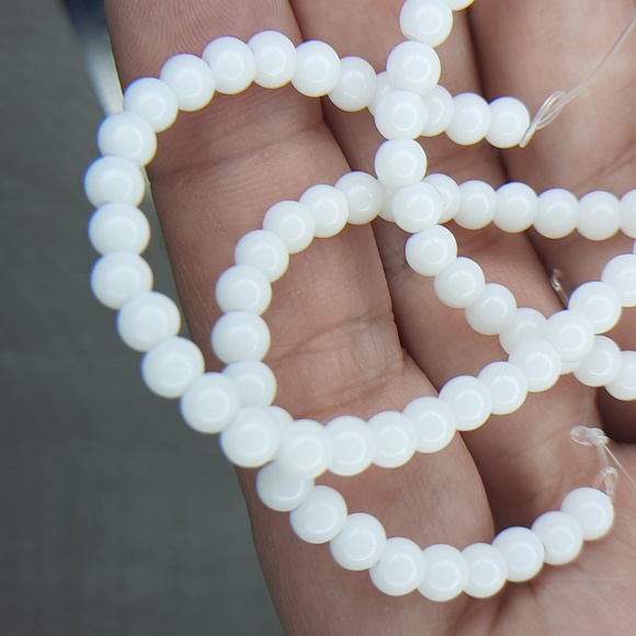 4mm White Glass 15-inch Strand #3 - Picture 2 of 4
